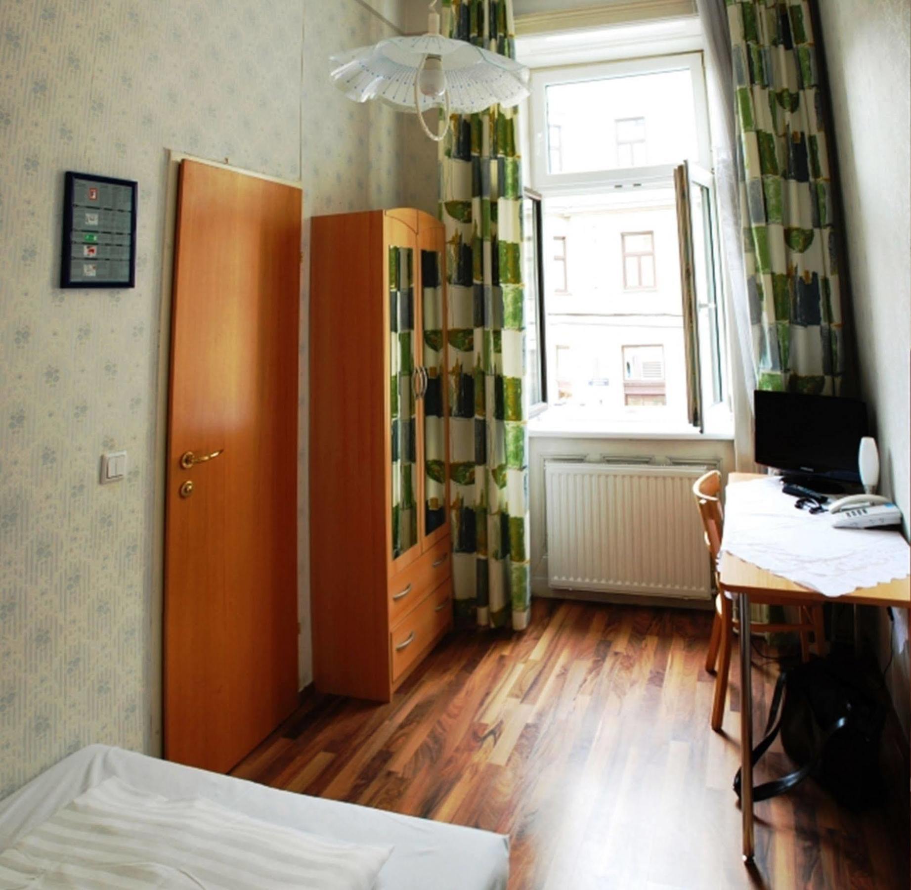 Hotel Pension Arpi Відень Екстер'єр фото